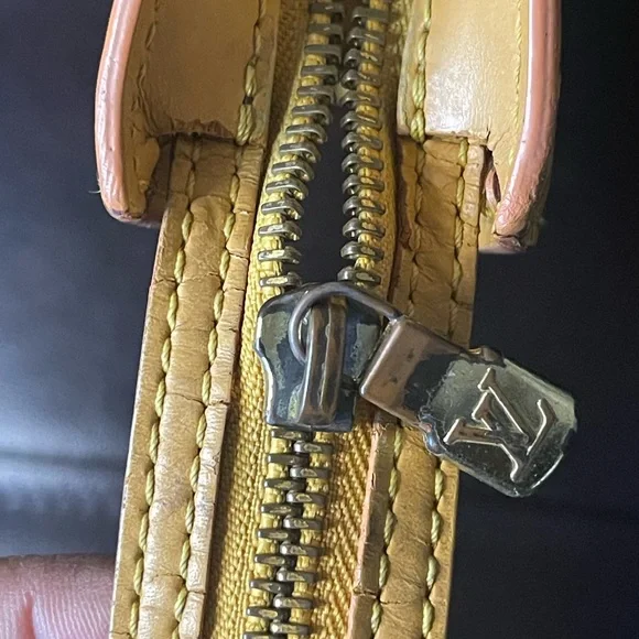 Elegant Louis Vuitton Epi Saint Jacques Tote Bag - Picture 8 of 12